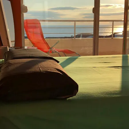 Sea View Lounge *